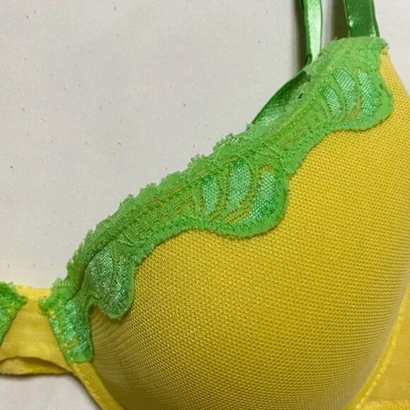 Victoria’s Secret Plunge Padded Mesh & Lace Push-up Underwire Bra 36B - Picture 3 of 17